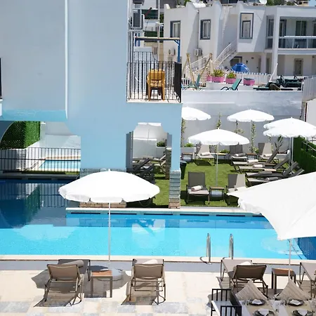Quatro Life Hotel *